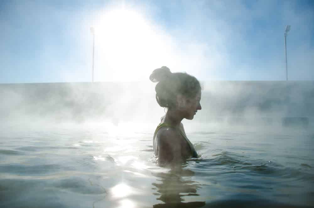 woman-swimming-in-hot-springs