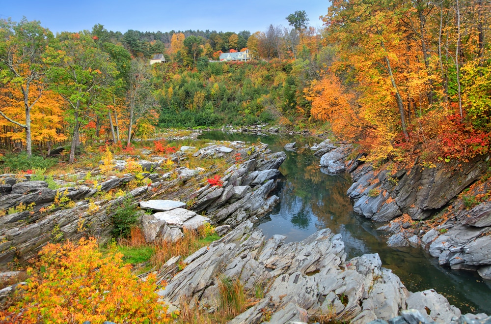 quechee-gorge-river-in-fall