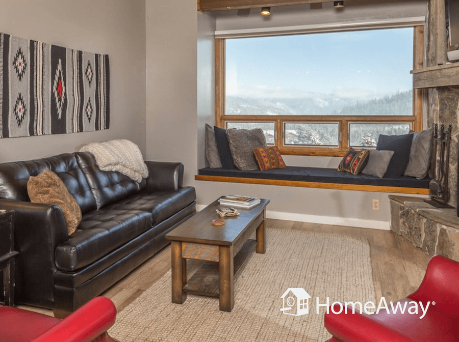 homeaway-living-room-view