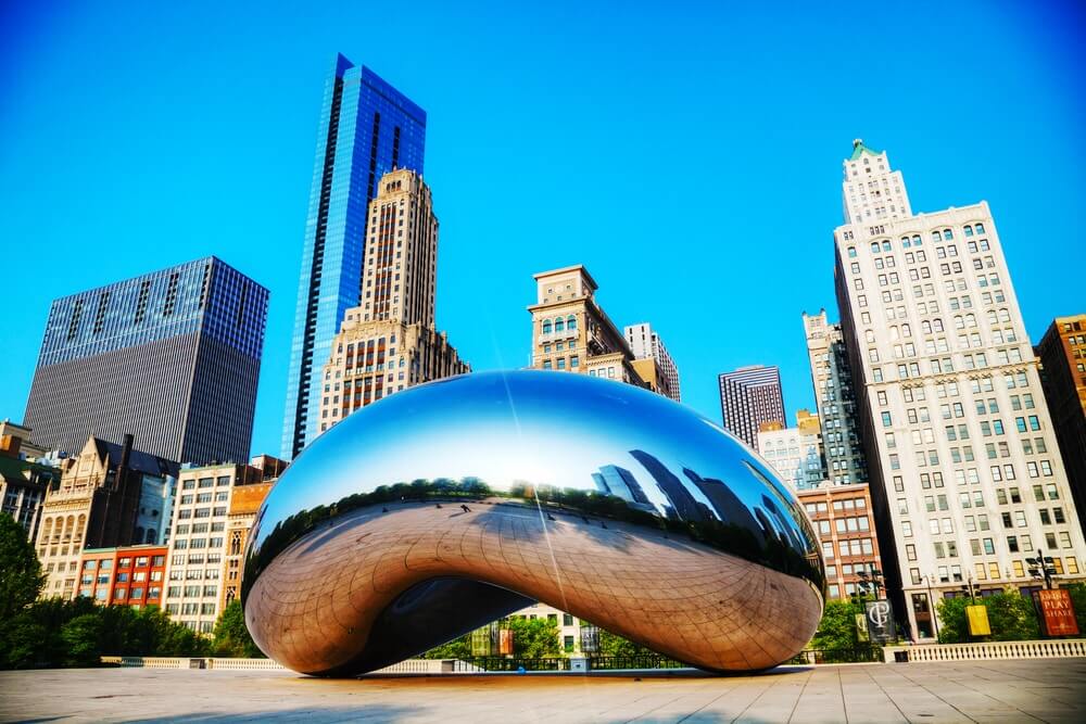 chicago-cloud-gate-with-buildings
