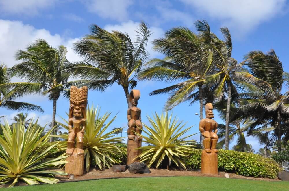 tropical-tikis-at-polynesian-culture-center