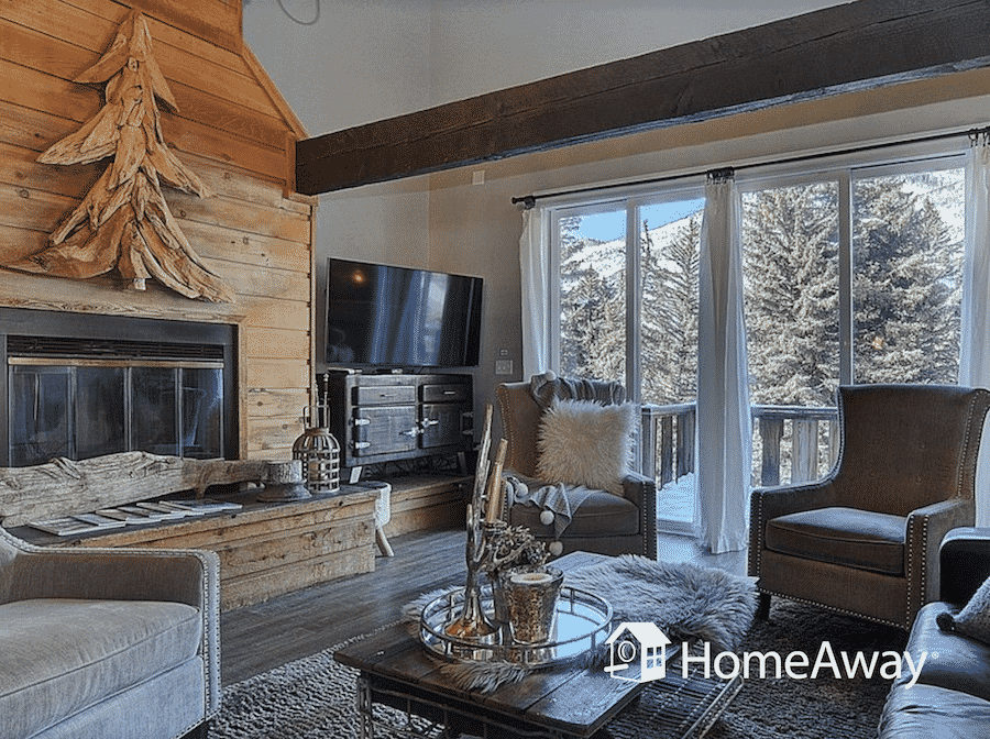 homeaway-cabin-living-room
