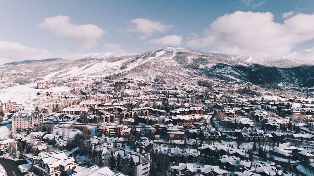 steamboat-springs-mountains-and-city